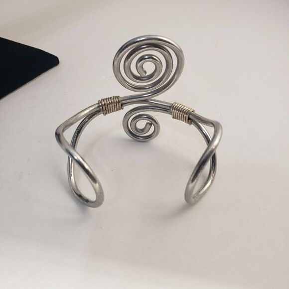 Aluminum cuff bracelet - Picture 3 of 3